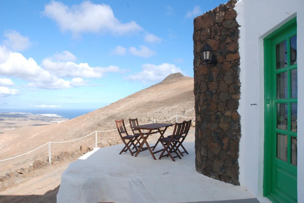 Villa El Perinque Femés Eksteriør bilde